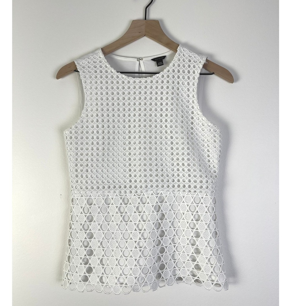 Ann Taylor Eyelet Op Art Top Minimalist Sleeveless White Blouse Tank Summer XXS